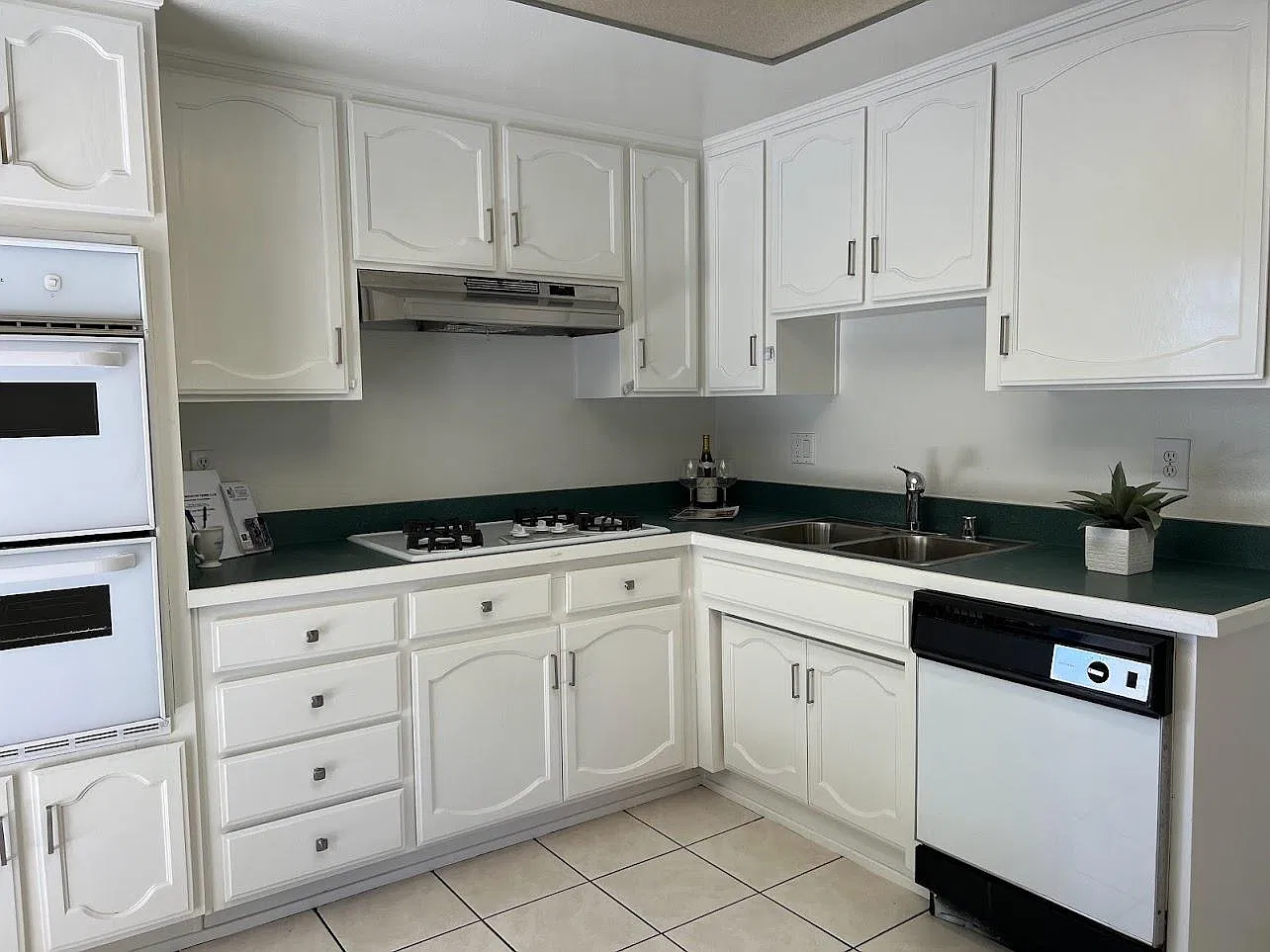 3 bed, 1334 sqft, $3,500 — Photo 4