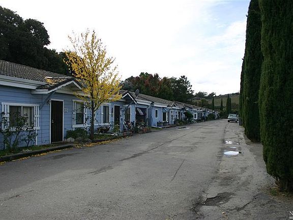 5th image of 890 Berti Ln