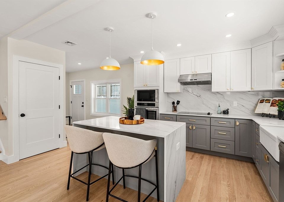 1st image of 22 Morton St #22