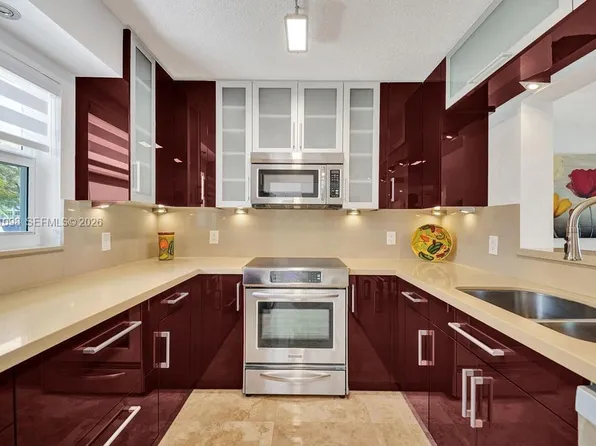1025 SE 3rd Ave APT 108, Dania, FL 33004