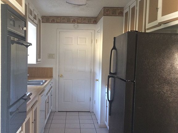 4th image of 2117 S 33rd St