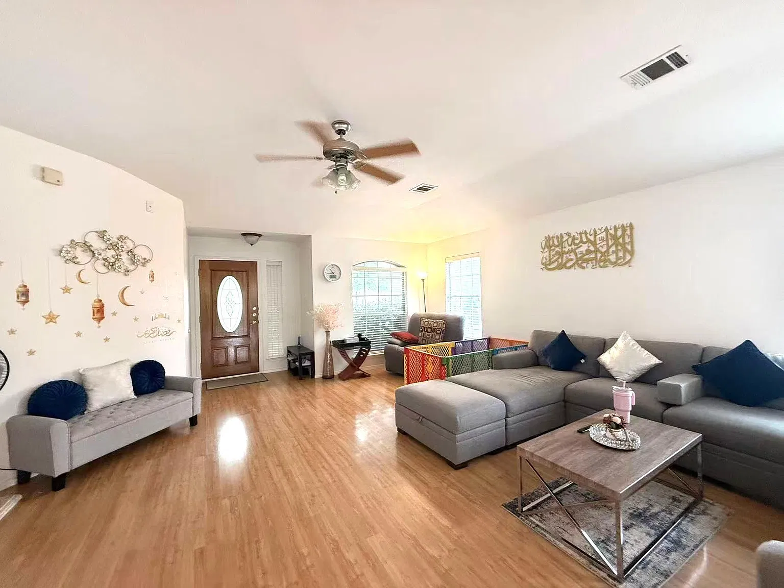 3 bed, 2.0 bath, 1817 sqft, $2,075 — Photo 4