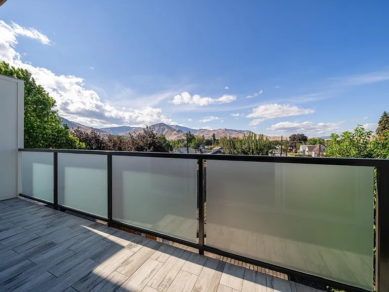 823 Orondo Ave #C — Photo 7