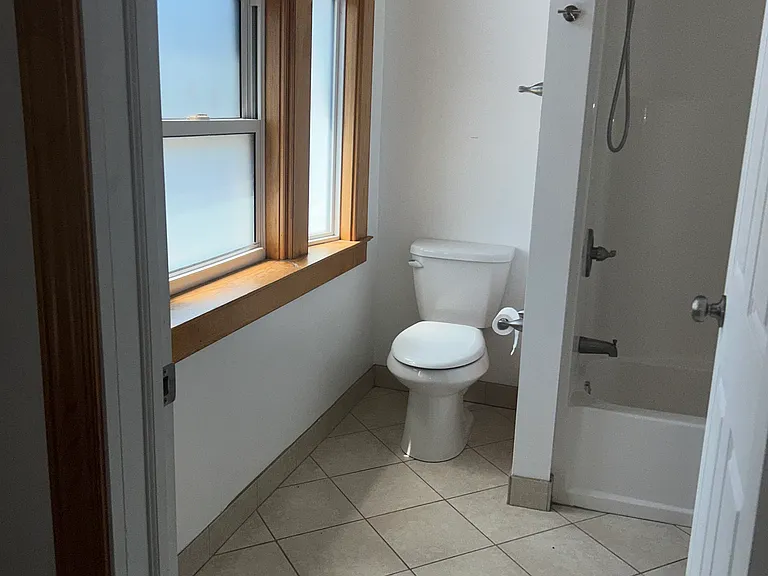 765 Broughton St #3 — Photo 10