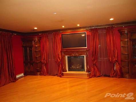 2nd image of 123 Arbutus Ave