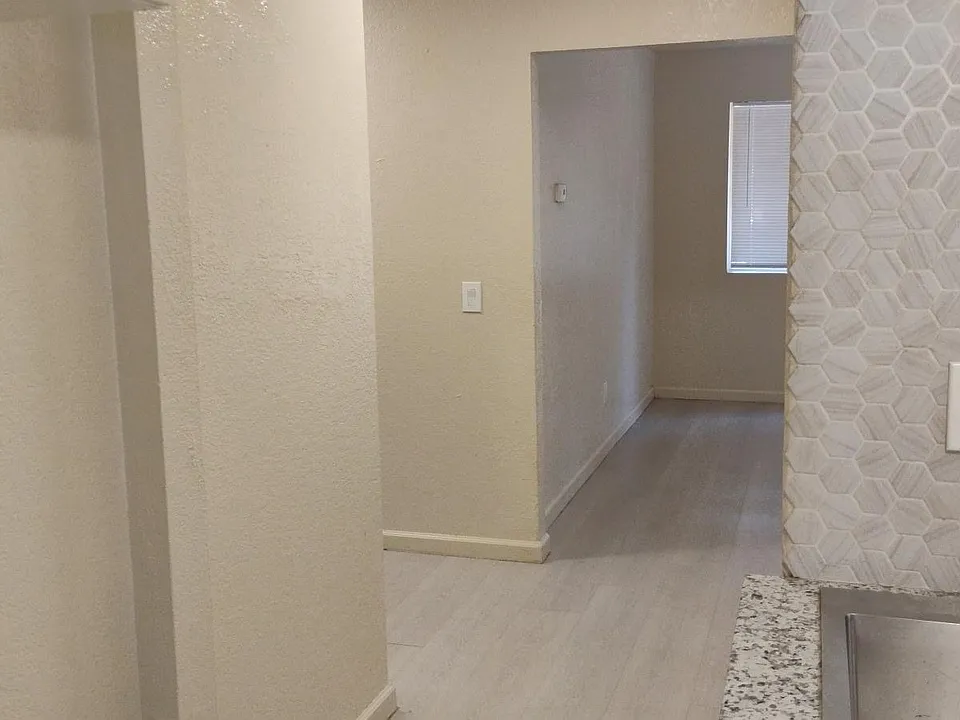 1868 W Sonora St #4
