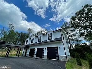9726 Middleton Ridge Rd — Photo 2