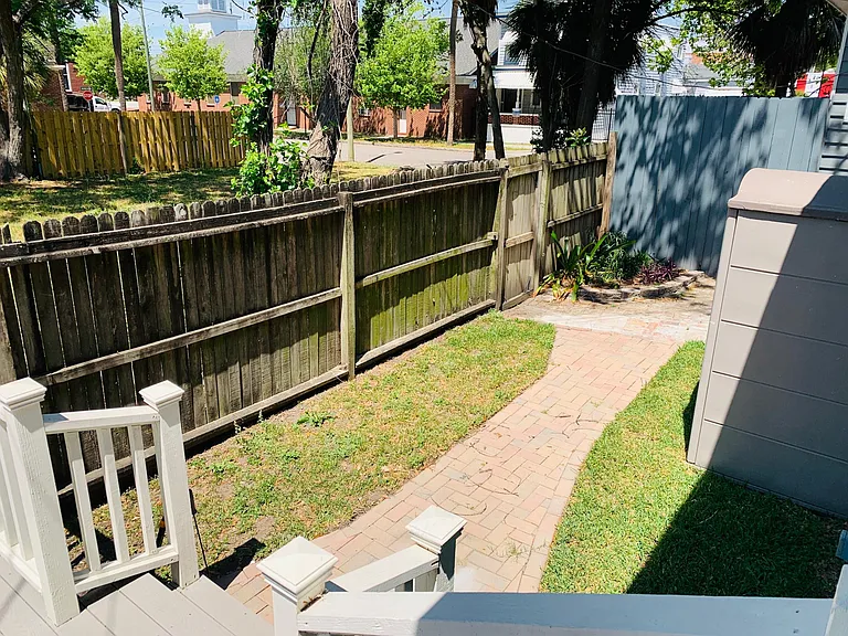 903 Montgomery St — Photo 40