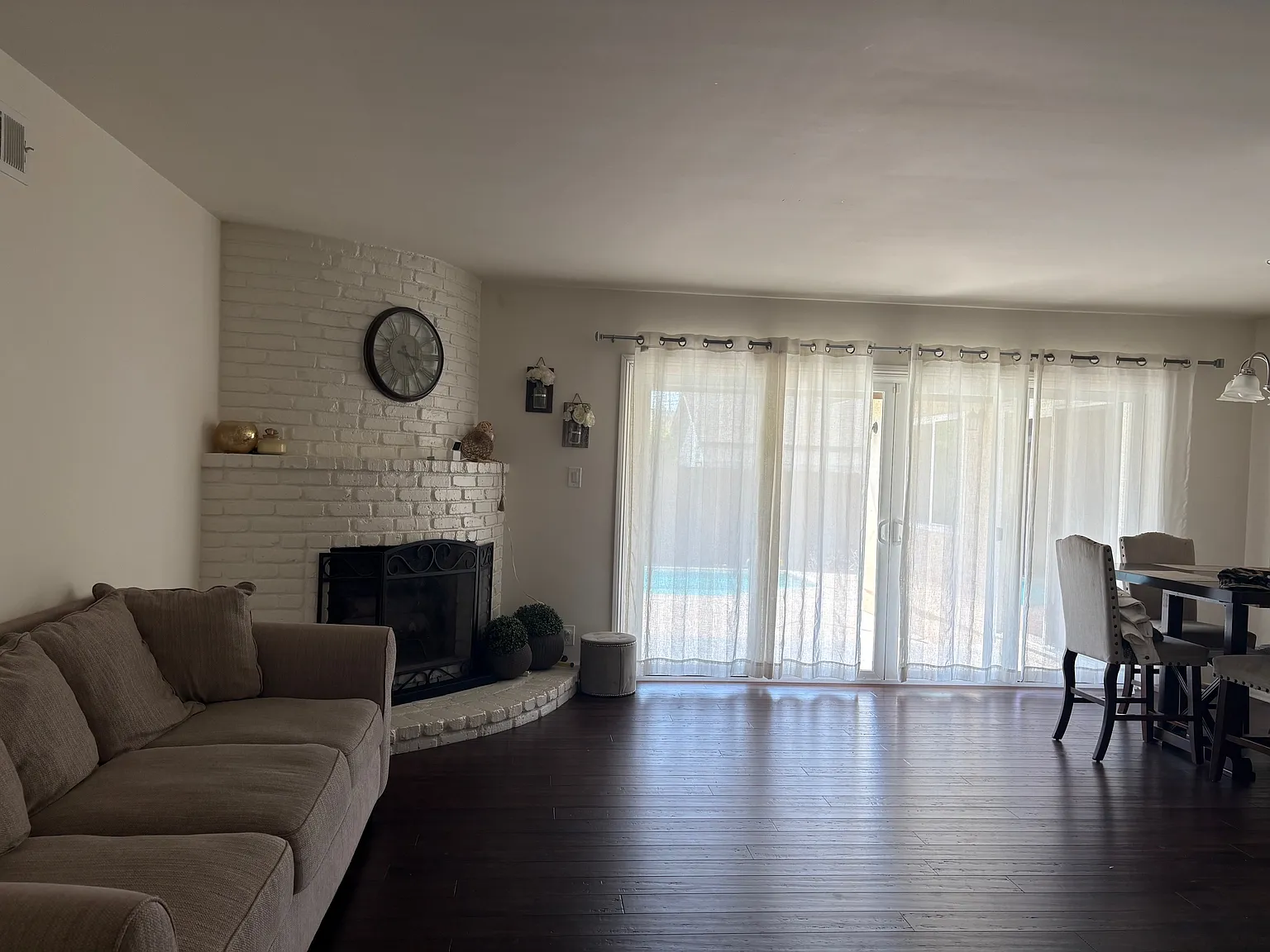 4 bed, 1814 sqft, $4,390 — Photo 2