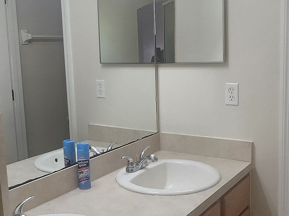 1st image of 922 Cherry Point Way