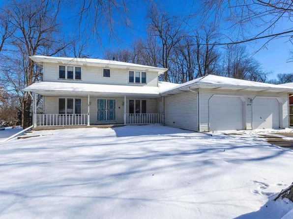 1835 14th St, Bettendorf, IA 52722