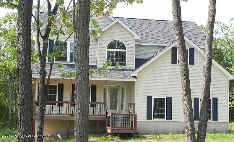 1st image of 52 Hampshire Dr