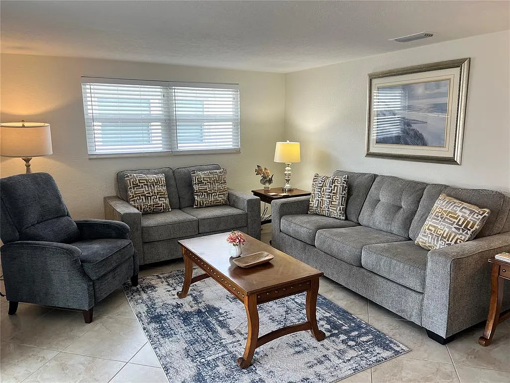 2 bed, 1.5 bath, 836 sqft, $6,900 — Photo 4