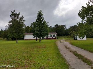 151 Deer Rd, Hubert, NC 28539