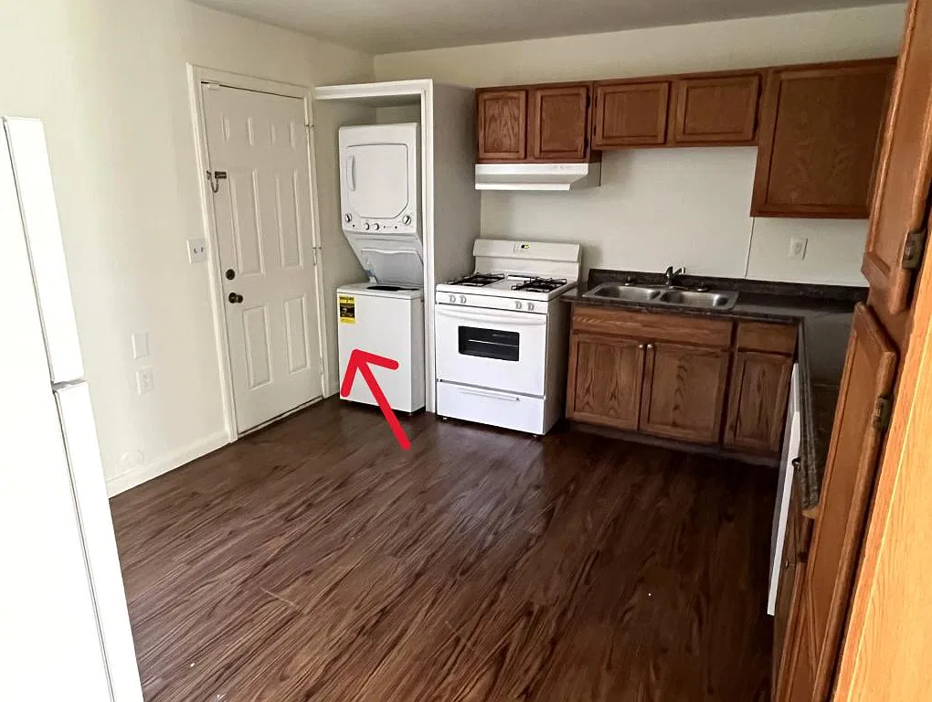 834 Fairlawn — Photo 3