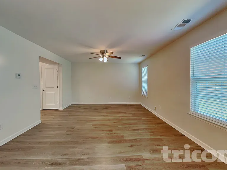 112 Hackney Ln — Photo 3