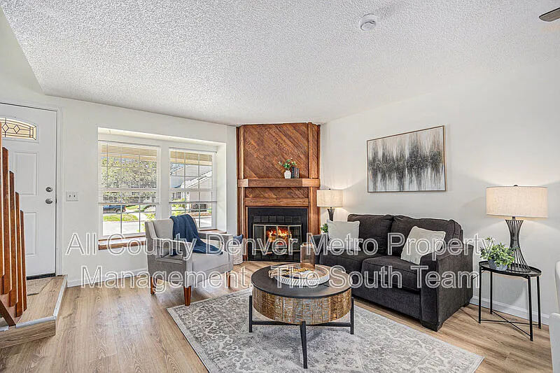 2 bed, 1.5 bath, 992 sqft, $1,795 — Photo 2