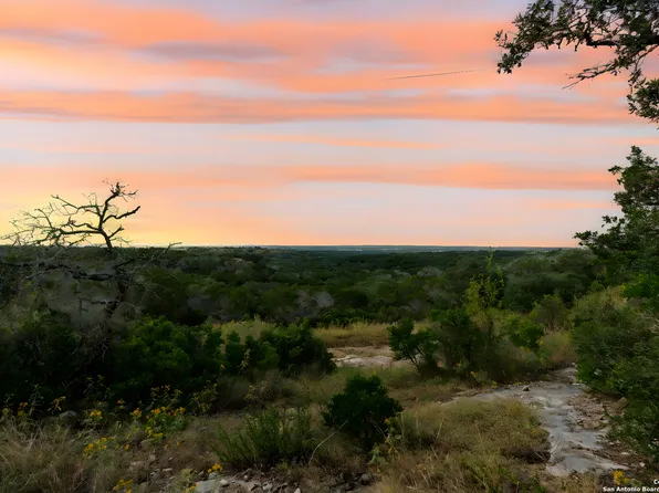 676 County Road 243, Hondo, TX 78861