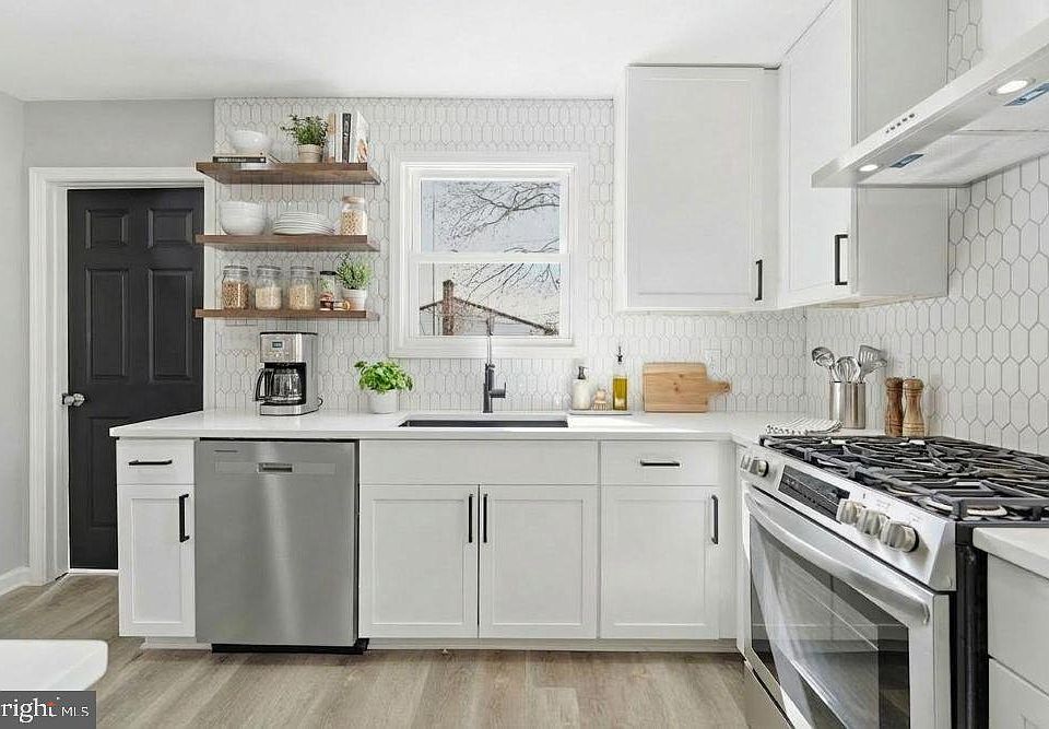 1st image of 15924 Dusty Ln