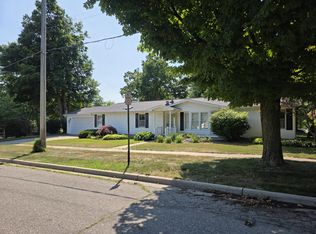121 N Decker Ave, Fremont, MI 49412