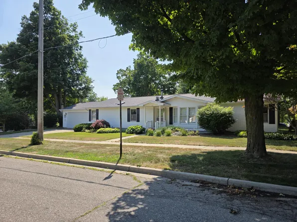 121 N Decker Ave, Fremont, MI 49412