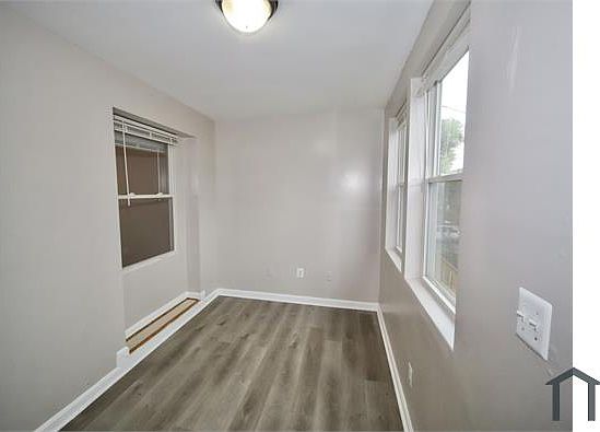 1st image of 1633 E St NE APT 3
