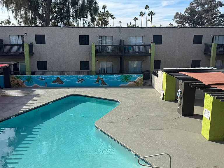 Sundowner Apartments — Photo 12