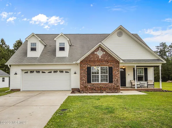 301 Brittney Court, Maple Hill, NC 28454