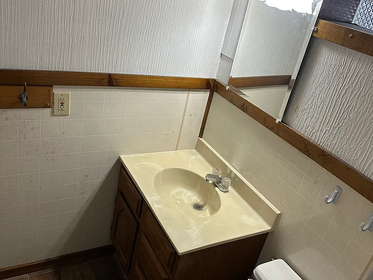 400 Sumner St #1 — Photo 20
