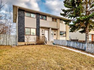6223 NW Penedo Way SE, Calgary, AB T2A 3N2