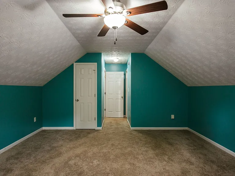 137 Bristol Woods Dr — Photo 32