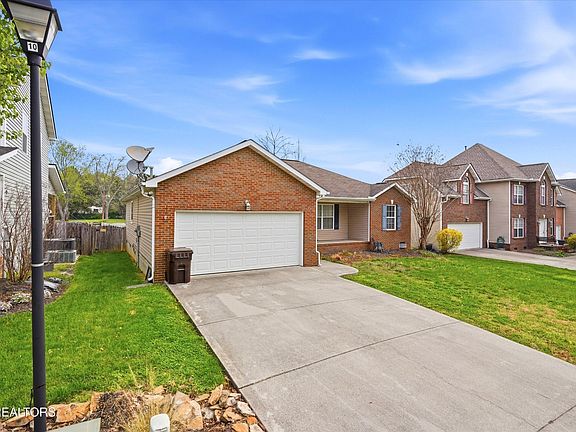 2nd image of 3330 Hunt Crest Rd