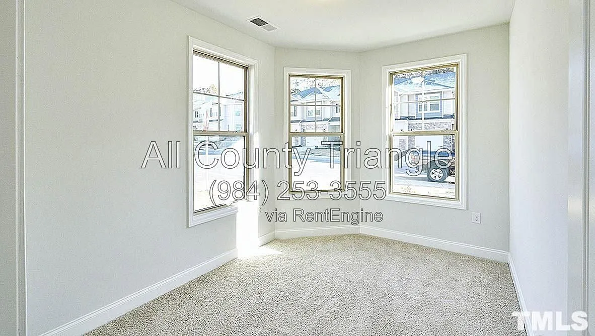 3 bed, 2.5 bath, 1774 sqft, $1,995 — Photo 4