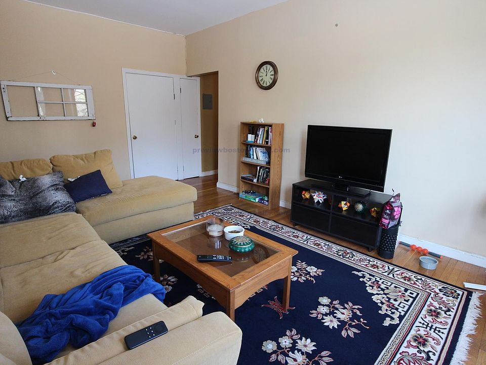2nd image of 1706 Commonwealth Ave #924