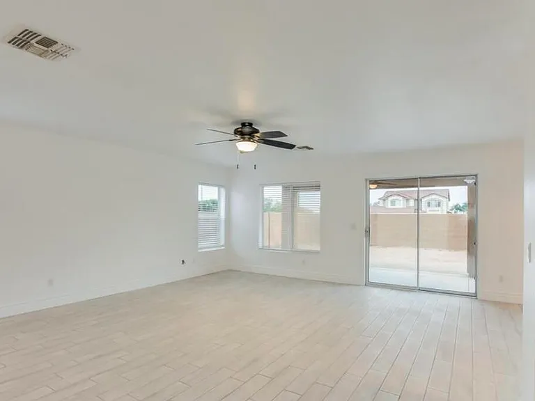 22281 W Morning Glory St — Photo 7