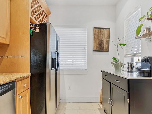 4th image of 824 Jefferson Ave APT 3