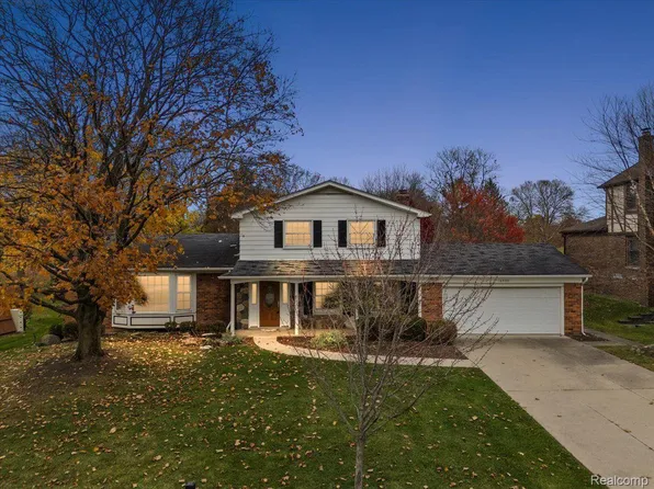 16490 Old Bedford Rd, Northville, MI 48168