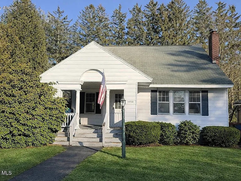 1450 Baker Ave — Photo 31