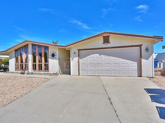 3rd image of 43684 Acacia Ave