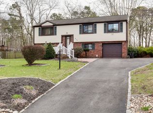 913 Hillside Dr, Atco, NJ 08004