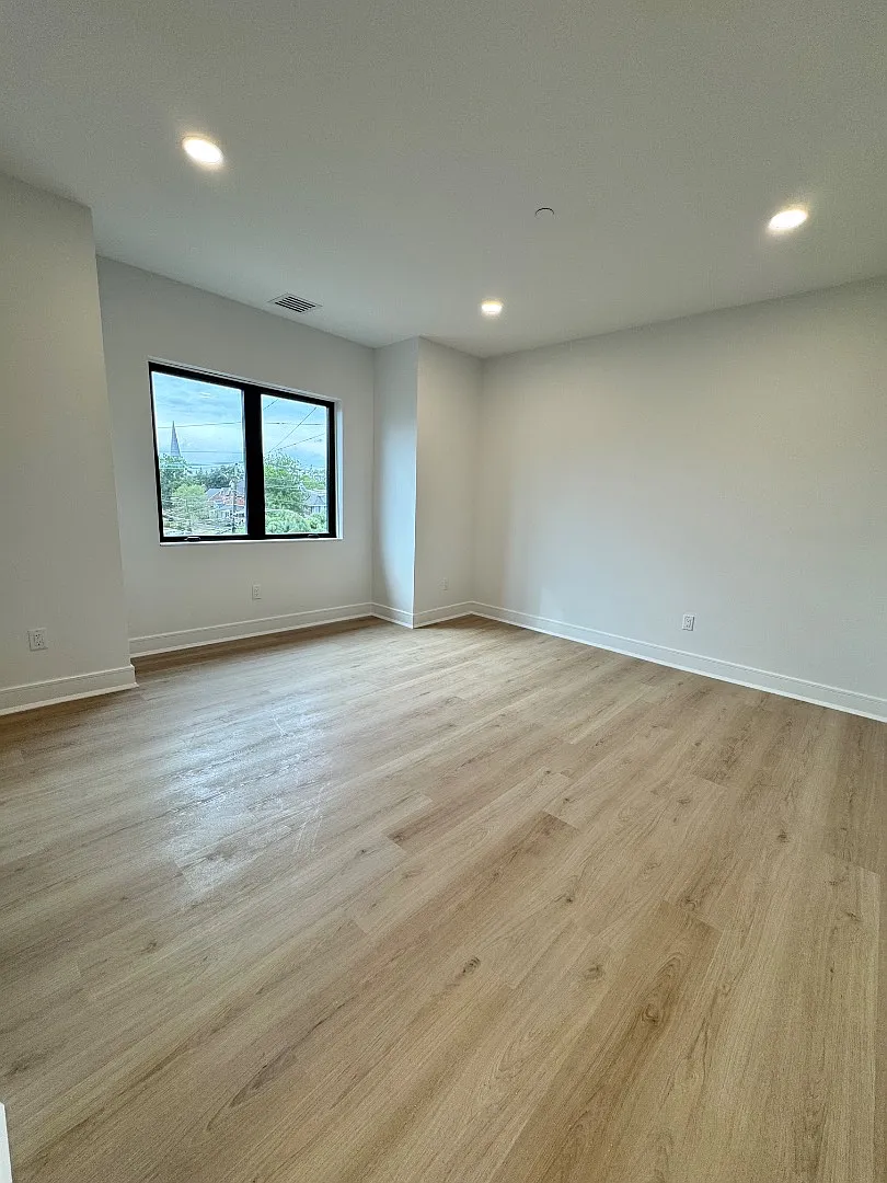 85 W High St - 3R — Photo 1