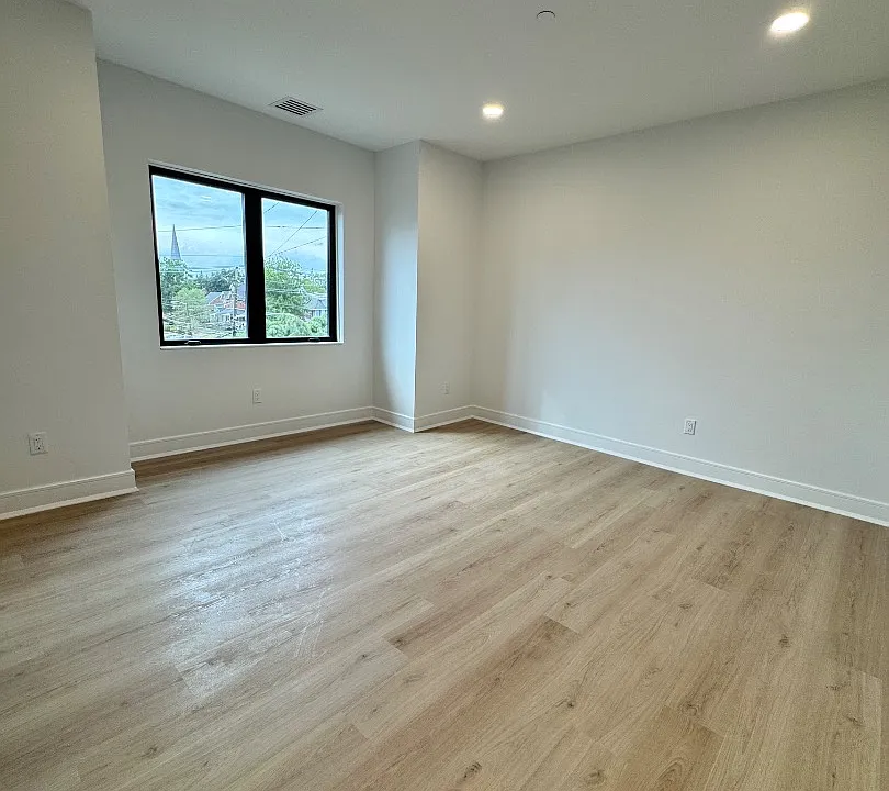 85 W High St #3R