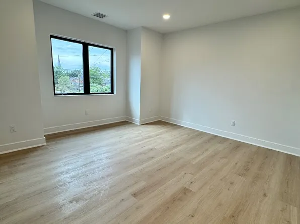 85 W High St #3R, Somerville, NJ 08876