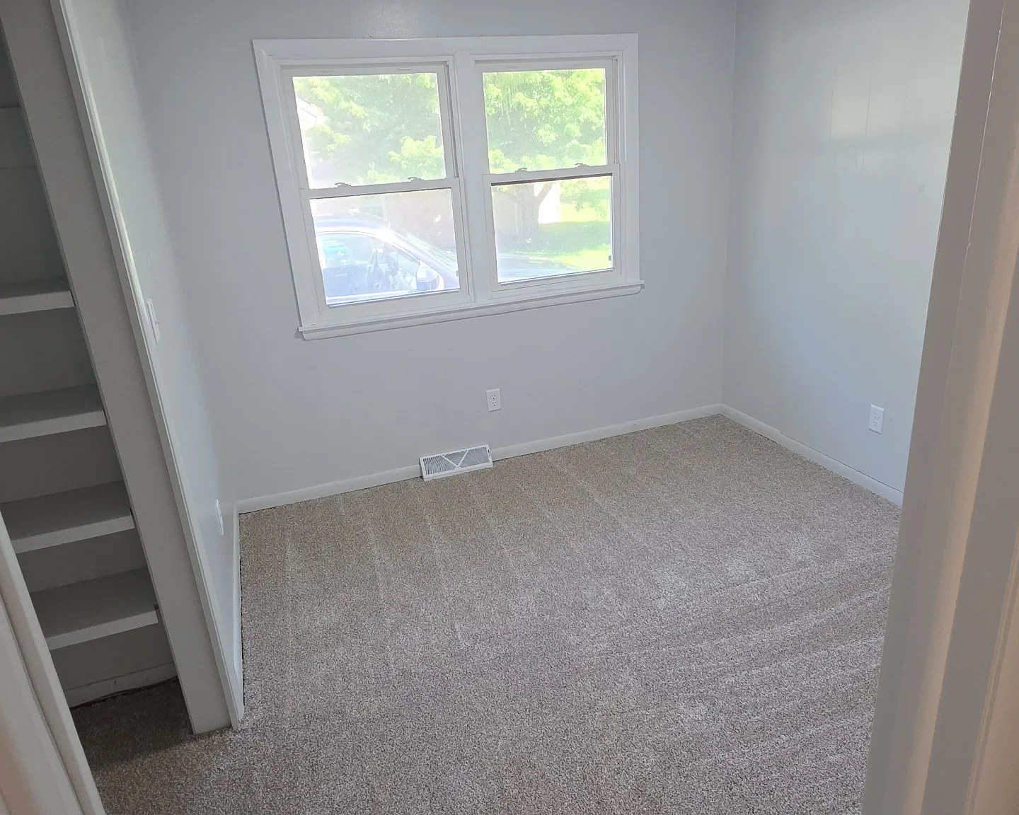 5 bed, 1443 sqft, $1,700 — Photo 2