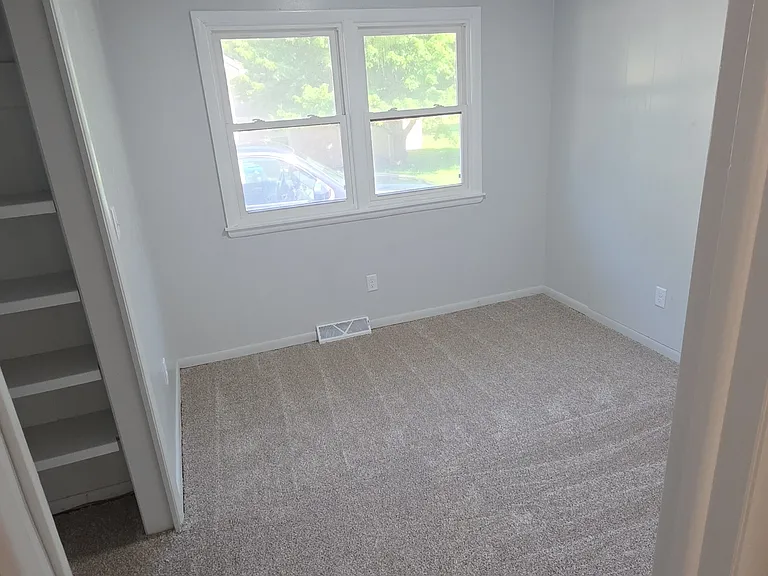 1319 5th Ave NW — Photo 2