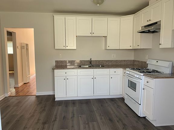 4th image of 12811 Dunton Dr