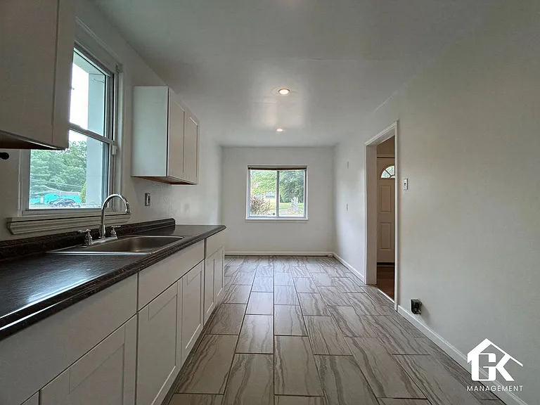 17310 Fenton St — Photo 4