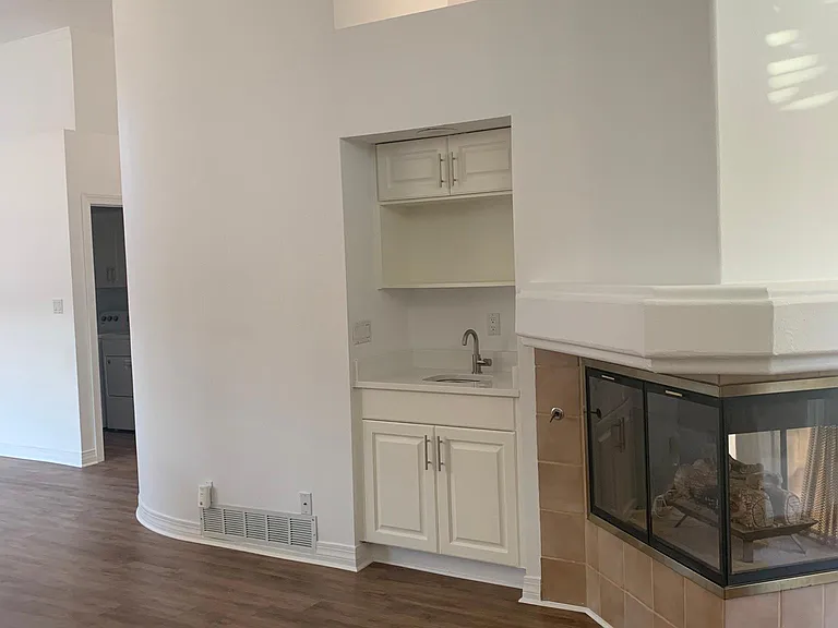 11608 Penfield Ln NE — Photo 3