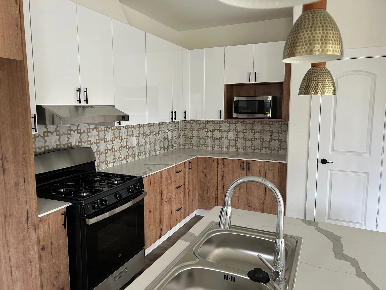 3 bed, 2.5 bath, 1546 sqft, $2,400 — Photo 4
