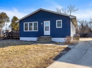 2317 Newport Dr SW, Cedar Rapids, IA 52404